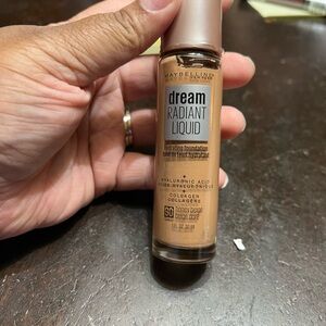 Maybelline Tan Foundation Medium Coverage